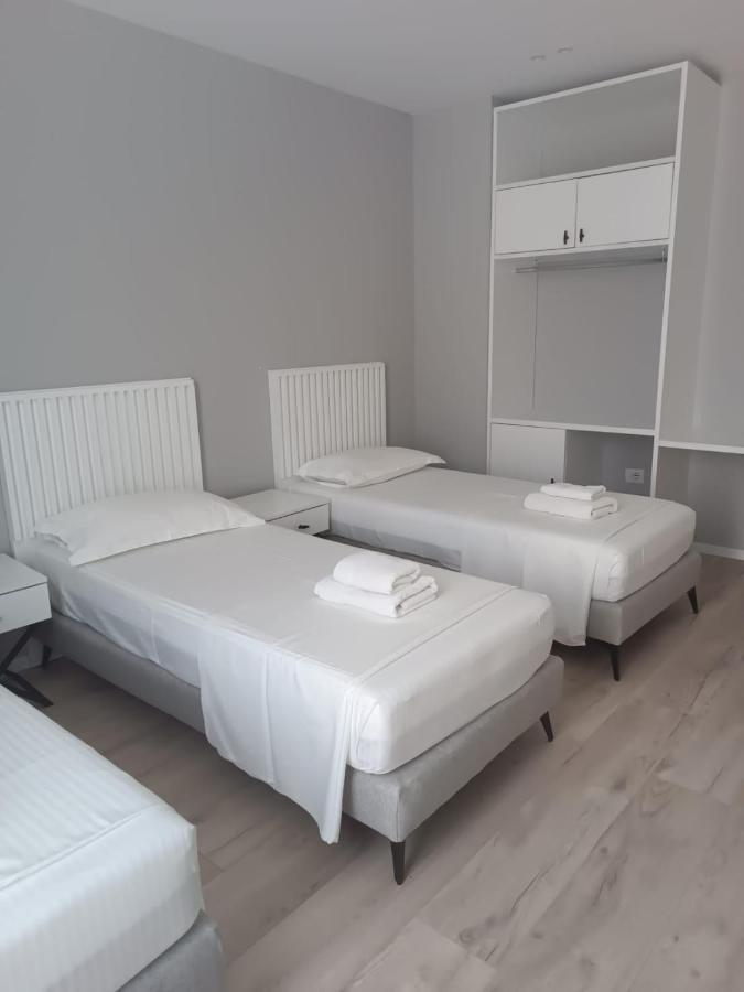 Dukes Albania Hotel Radhimë Buitenkant foto