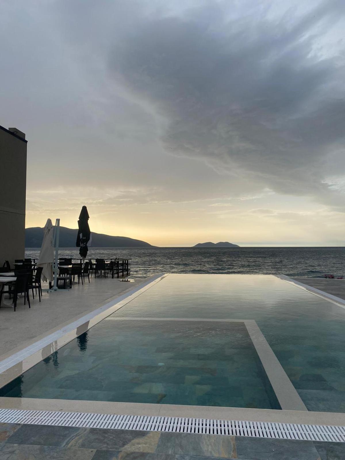 Dukes Albania Hotel Radhimë Buitenkant foto