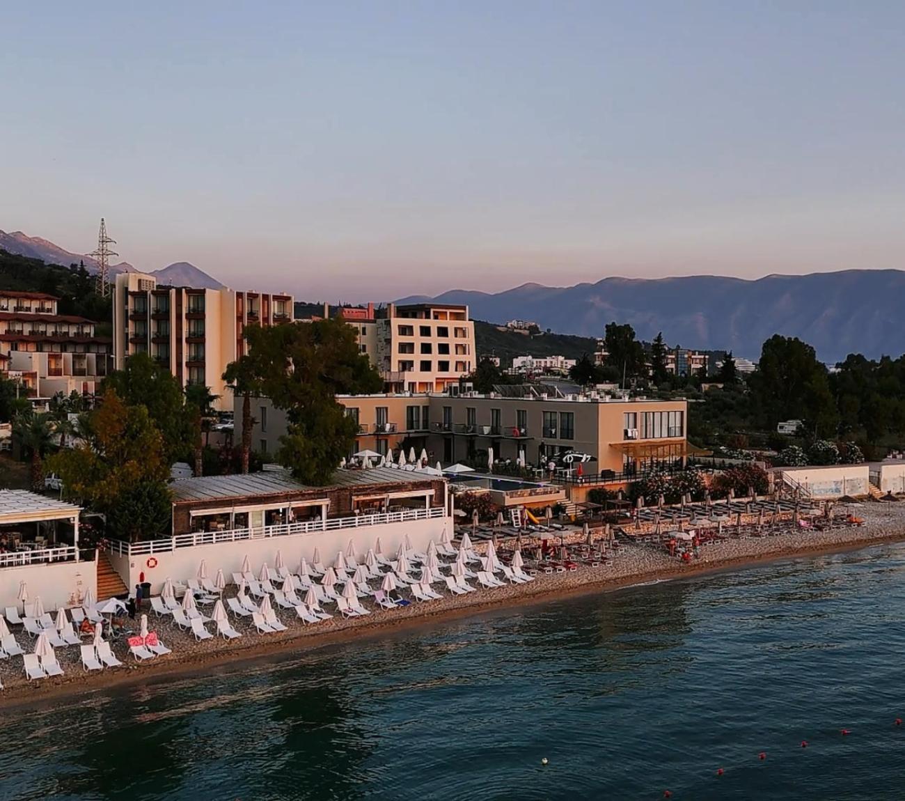 Dukes Albania Hotel Radhimë Buitenkant foto