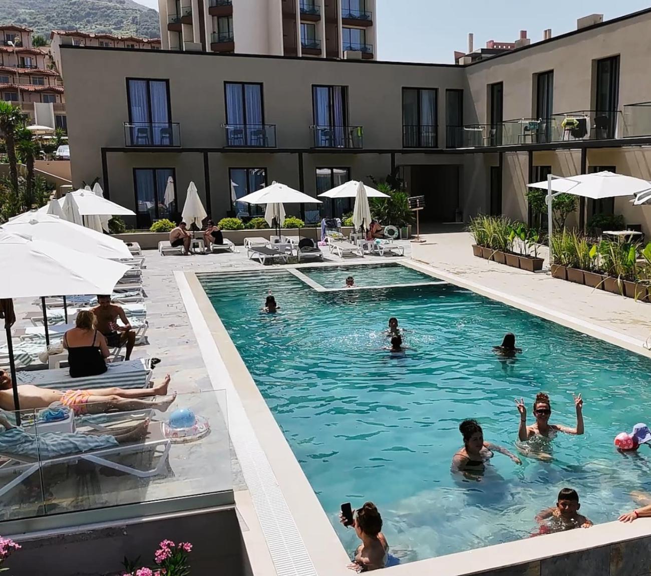 Dukes Albania Hotel Radhimë Buitenkant foto